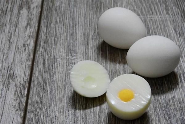 花生、鸡蛋、牛奶“擂主争霸”谁的营养价值最高？