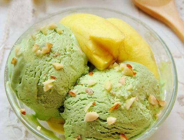 做法简单的冰激凌18种做法，口感顺滑细腻，夏季凉丝丝的美味