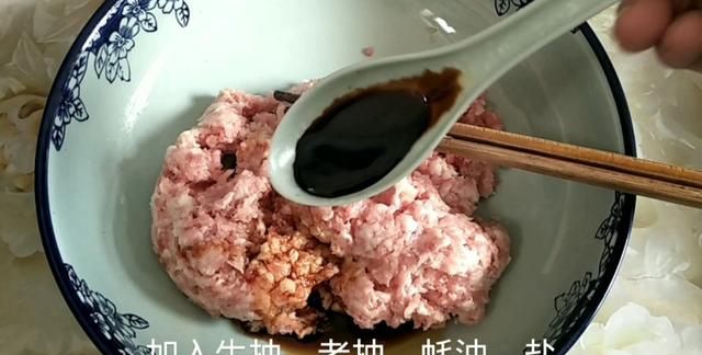 用茄子做包子原来这么好吃，鲜香味美不油腻，天热吃最合适