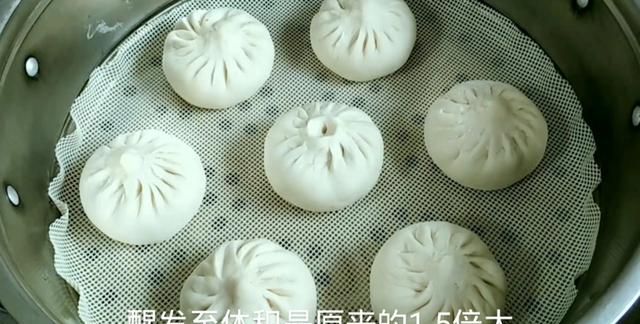 用茄子做包子原来这么好吃，鲜香味美不油腻，天热吃最合适