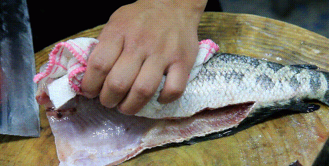 更丰富的吃法！巧用黑鱼，家常做法超美味的1鱼2吃