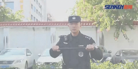 警员必看！公安部列装的新型伸缩警棍，使用时应该有什么注意