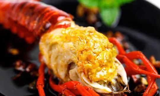小龙虾的虾黄是虾屎和虾胃吗？到底能不能吃？主要取决于两点因素