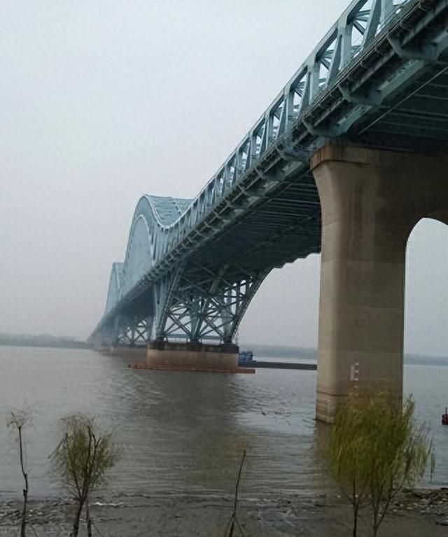 实拍全球首座六线铁路桥，南京大胜关长江大桥，中国建桥技术真牛