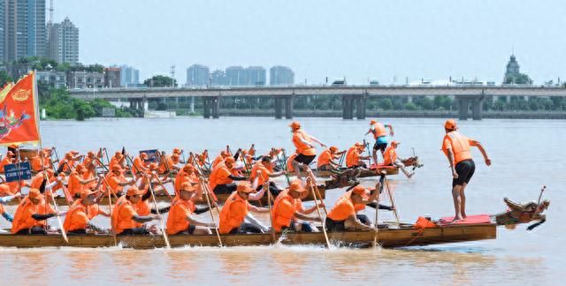 毛泽东《七律｜咏贾谊》，赞其文采、颂其伟略、哀其不幸