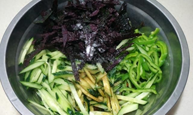 不花钱的紫苏叶居然做出一盘凉菜！营养价值这么高，不吃太可惜！