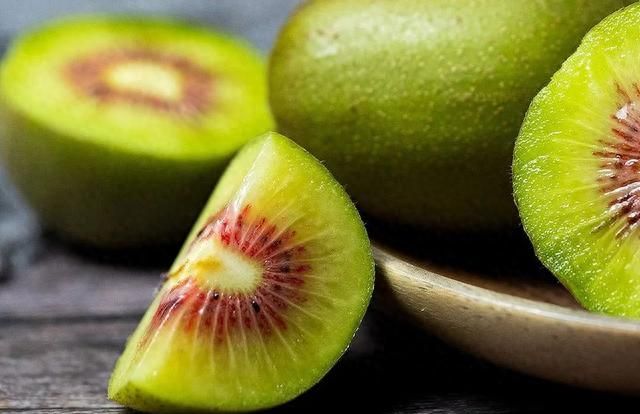 猕猴桃和奇异果是一种水果吗？到底有什么区别？真相来了！