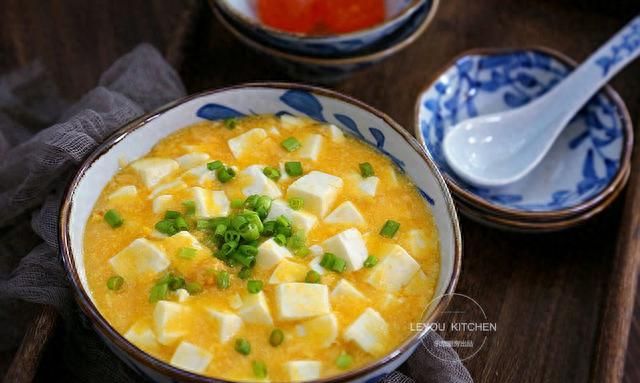 入秋后多喝汤，分享8道豆腐汤做法，清热润燥，比炒着吃更滑嫩