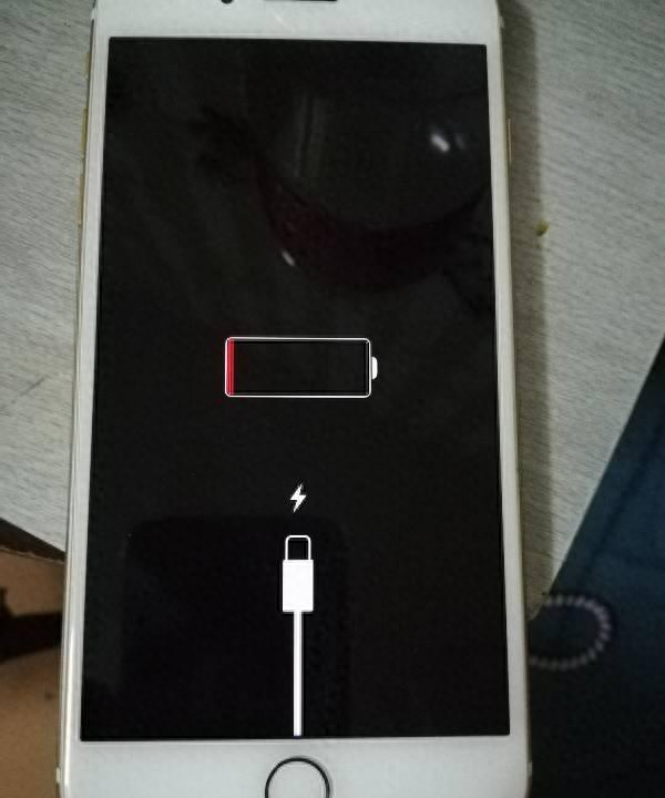 苹果手机充不进电开不了机？大故障可能只是小问题，这样就能解决