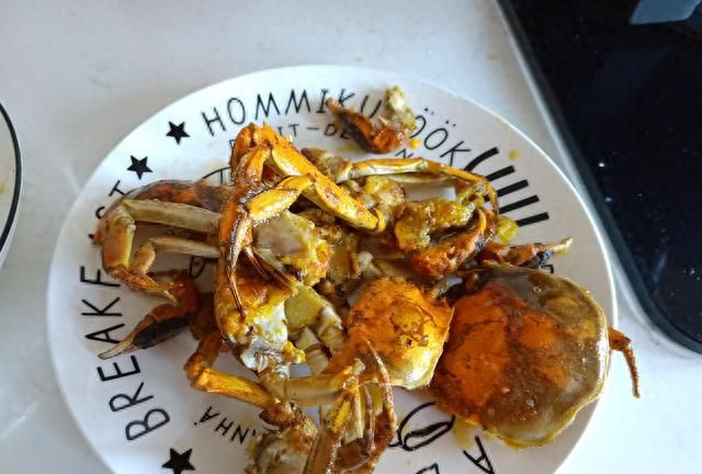 螃蟹不要只会清蒸了，加它们一起煮15分钟，鲜到汤汁也刮光