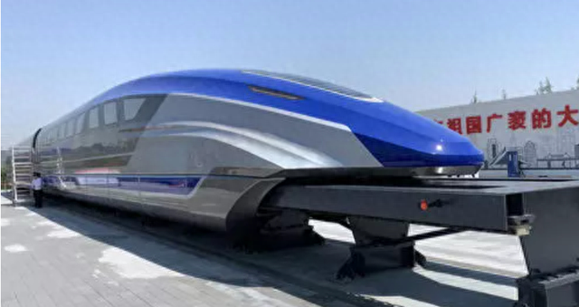 这就是中国速度！全球首台高温超导磁悬浮列车，世界第一