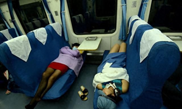 火车硬卧可以让你多崩溃？