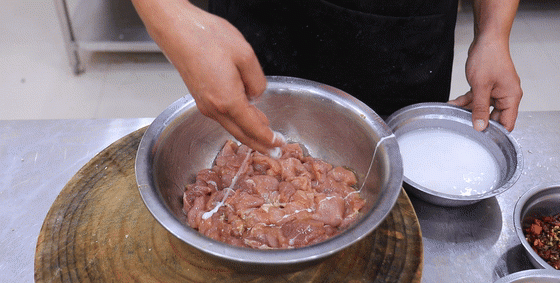终于找到！水煮肉片的超详细做法，注意肉片下锅火候，简单又美味