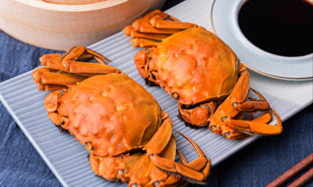 蒸螃蟹，冷水还是热水？牢记关键3招，蟹肉又鲜又嫩，蟹黄不外流