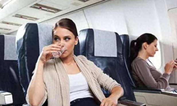 飞机上为什么不能带水？是这个原因！