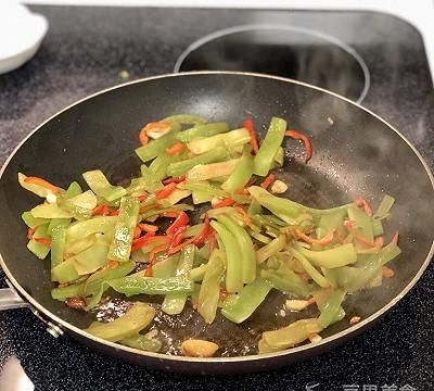 下饭菜：莴笋炒肉片