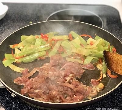 下饭菜：莴笋炒肉片