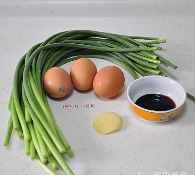 蒜苔炒鸡蛋的做法