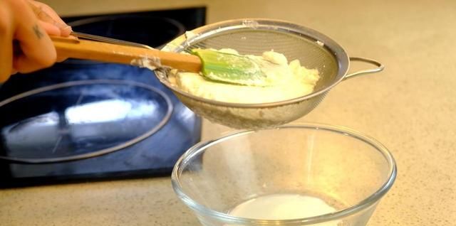 原来黄油的做法这么简单，一盒淡奶油搞定，打到油水分离就好了