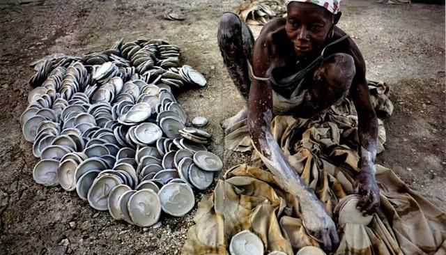 观音土是什么？海地人怎么靠吃泥巴活下来？