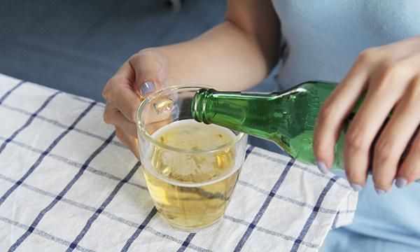 为什么酒混着喝特别容易醉？吃什么能快速解酒？蜂蜜还是浓茶？