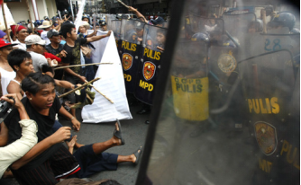 菲律宾为何这么乱？首都马尼拉繁华的背后，是400万贫民的斗争
