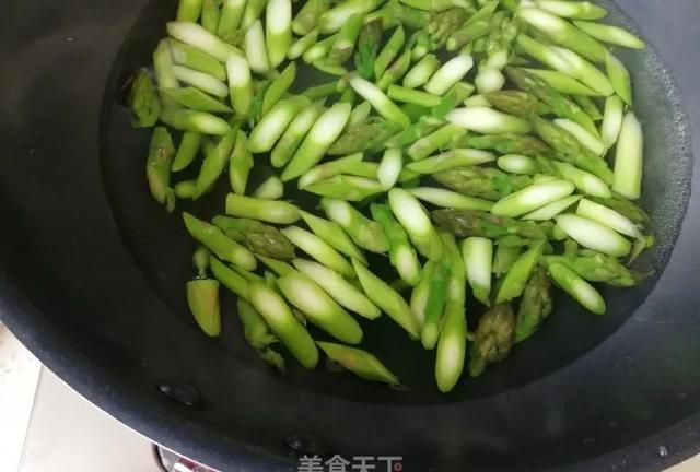 这菜号称“蔬菜之王”，随便一炒就是营养美味！做法简单，一学就会