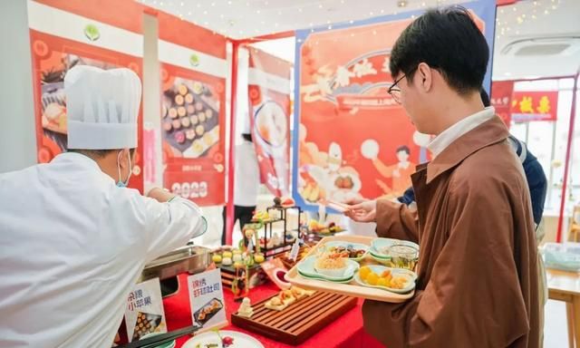 第四届上海大学生美食节开幕，来看118道高校美食的精彩和门道！
