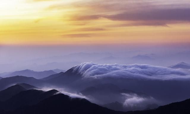 太白山，秦岭的最高峰，这里是南北方分界线，被誉为中国龙脊