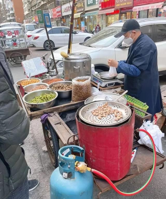 这14条干饭人必去的“哏都”美食街，哪个是你的心头好？