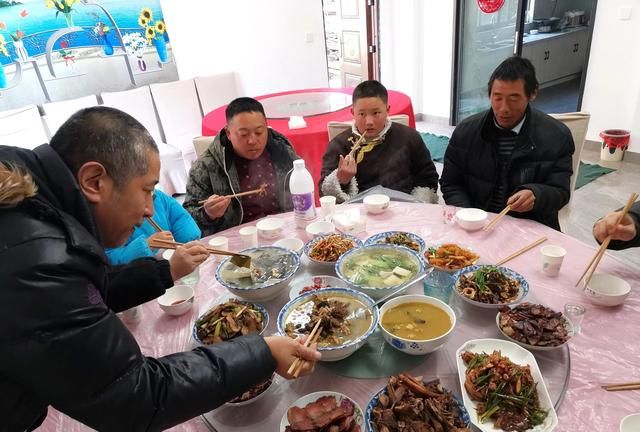 好吃到爆！大年初三吃到汶川地理沟的羌族美食