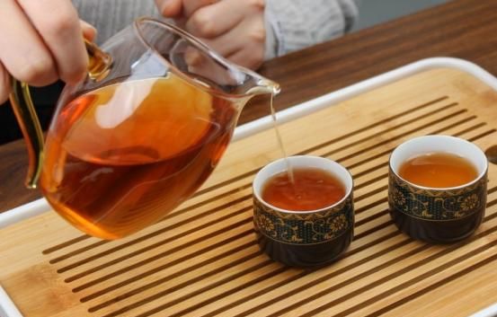 泡红茶最忌直接倒热水？该如何冲泡一杯好喝的红茶？3个技巧搞定