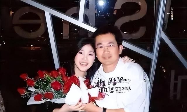 英拉：男友痴情守护27年却不是她的丈夫，年长18岁哥哥宠她如女儿