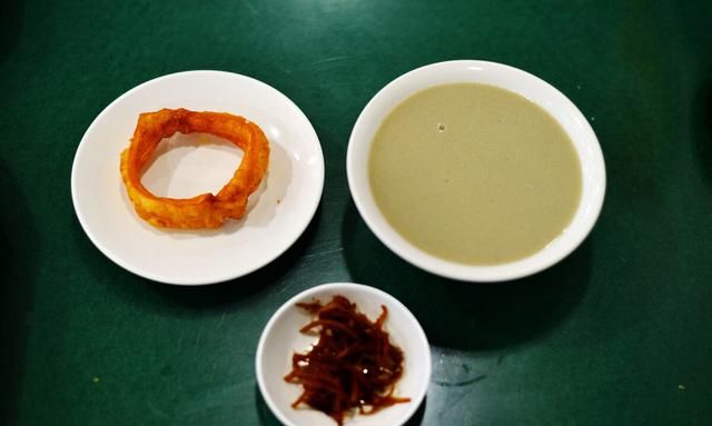 “豆汁”和“豆浆”，一字之差，区别却很大，建议先弄懂再吃