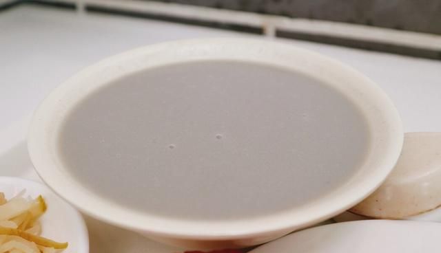 “豆汁”和“豆浆”，一字之差，区别却很大，建议先弄懂再吃