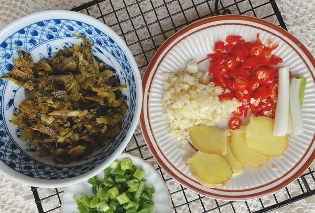 雨后特有的野菜，我们叫地木耳，烹饪注意2点，没有泥味，很下饭