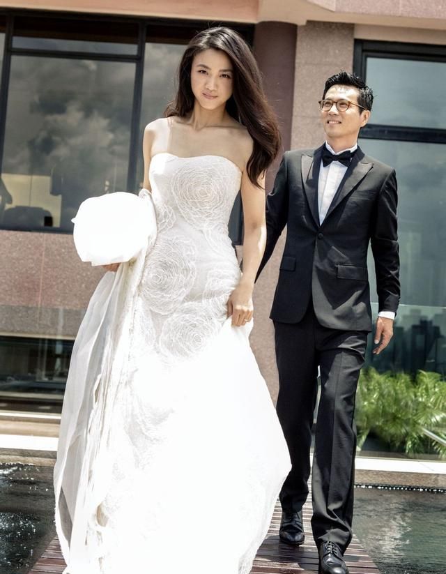 汤唯：嫁给韩国老公，结婚8年生一女，43岁在韩国三封“影后”