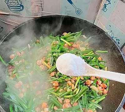 好吃下饭的韭菜炒河虾，几分钟就学到手