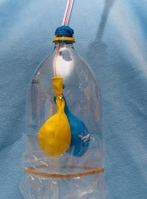 气球和塑料瓶变废为宝！7款科学小实验，在家轻松培养孩子创造力