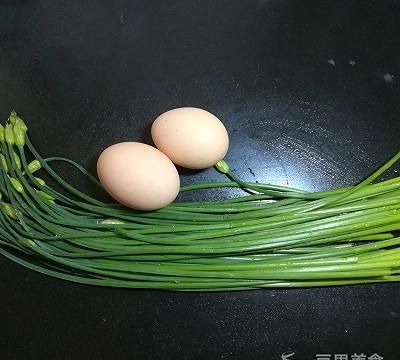 韭苔炒鸡蛋的做法