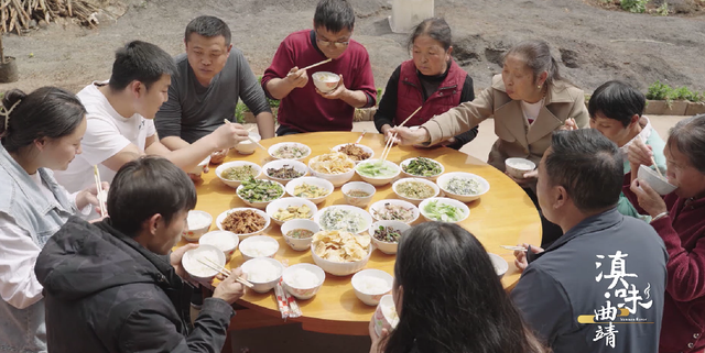 正宗！爽口！炭烤黄豆腐、慢炖火腿、鸡蛋藤菜汤，这些宣威美食把人看饿啦！